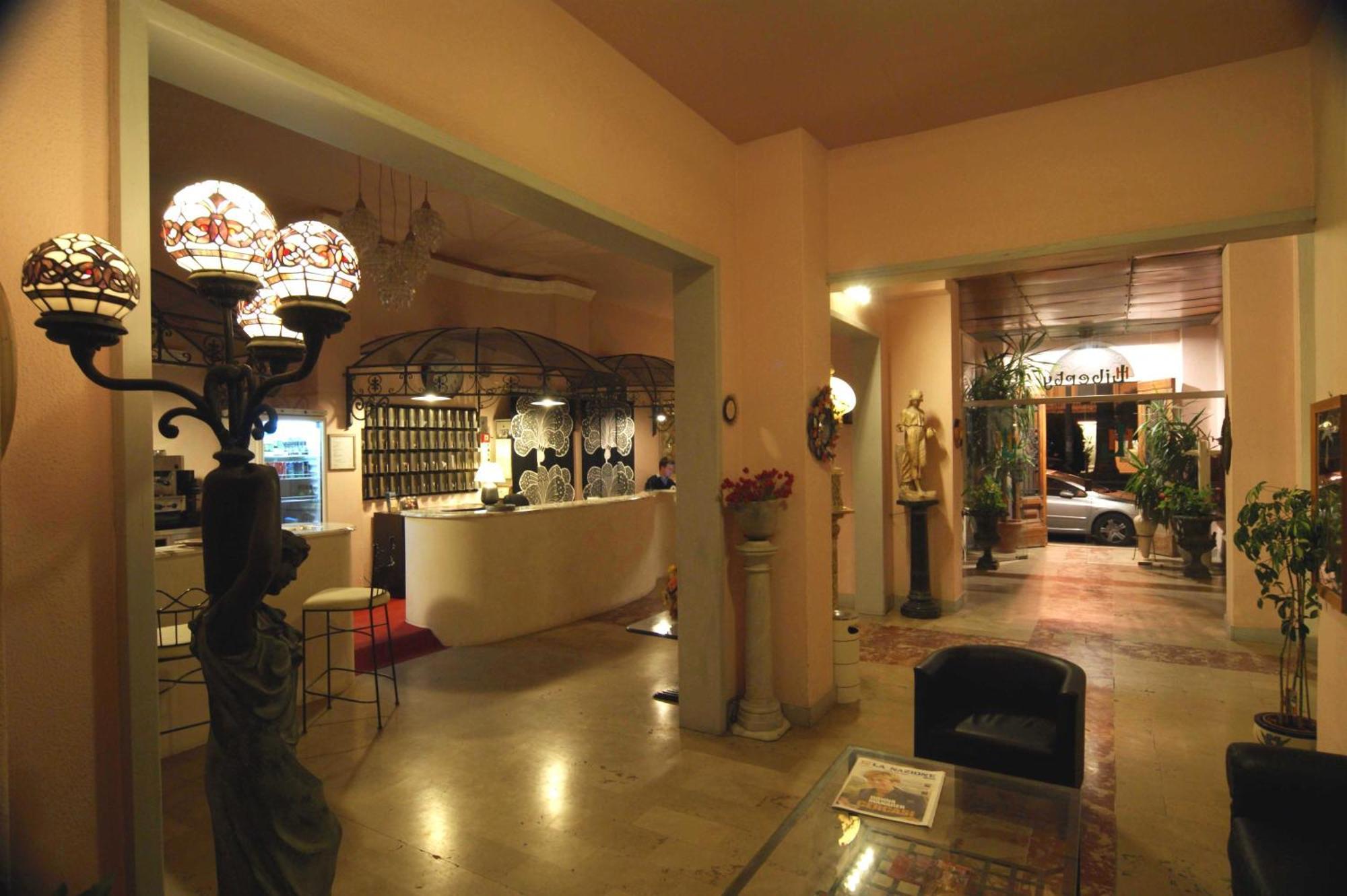 Hotel Liberty Viareggio Bagian luar foto