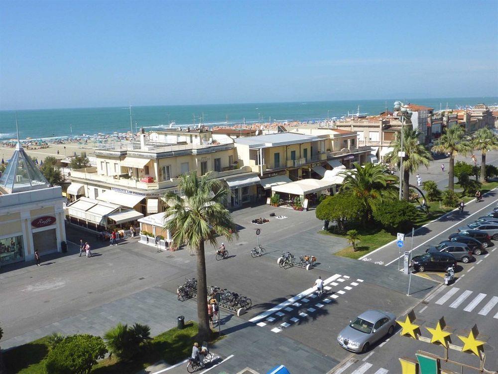 Hotel Liberty Viareggio Bagian luar foto