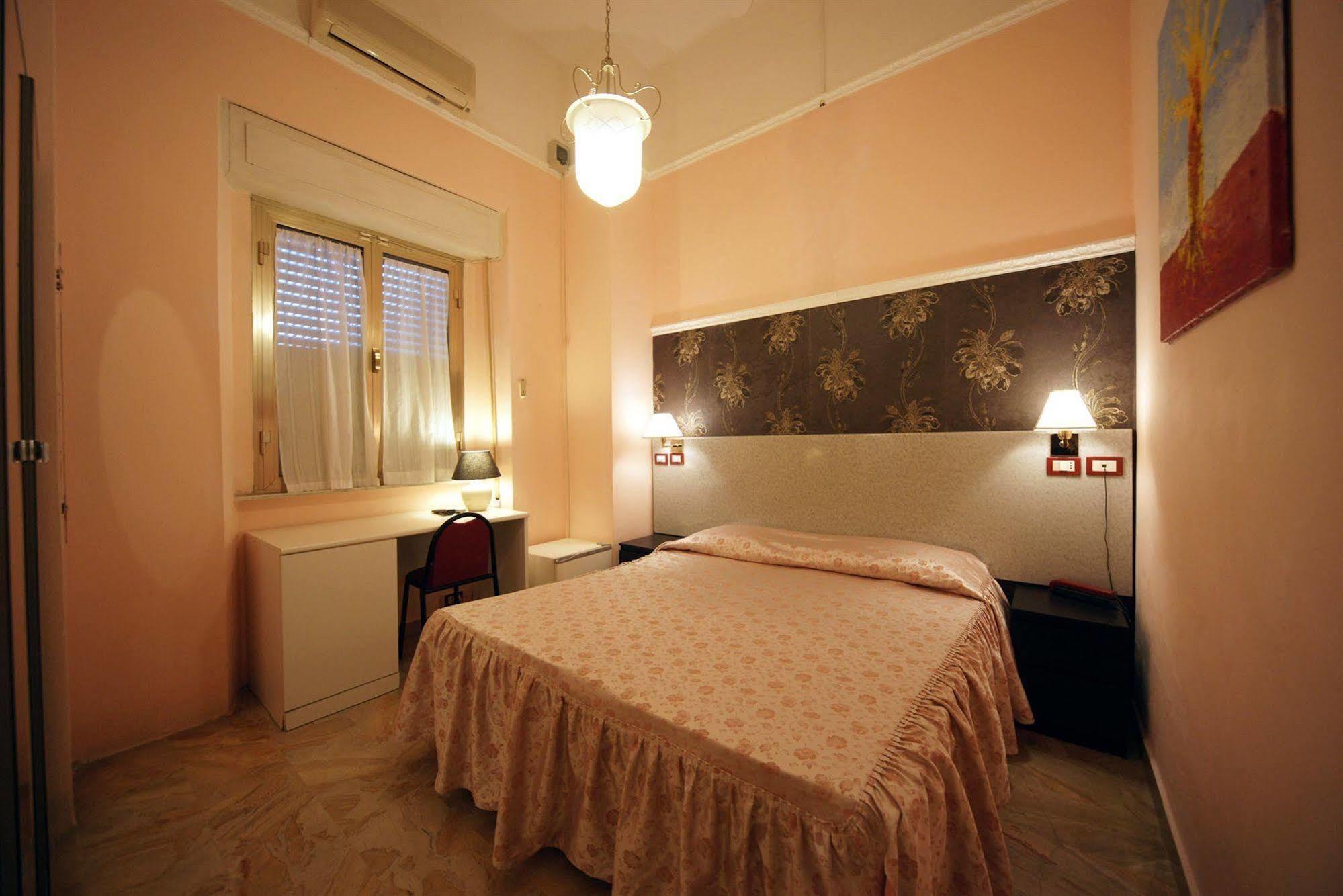 Hotel Liberty Viareggio Bagian luar foto